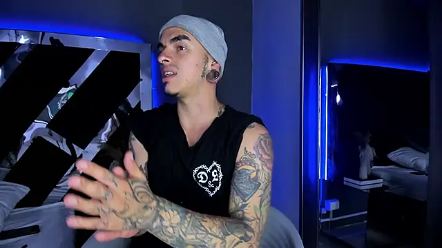 Snapshot of kaletattoo chatting on 03-15-25, 03:07 kaletattoo online show from 03-15-25, 03:07