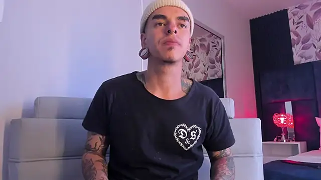 Snapshot of kaletattoo chatting on 03-21-25, 03:01 kaletattoo online show from 03-21-25, 03:01