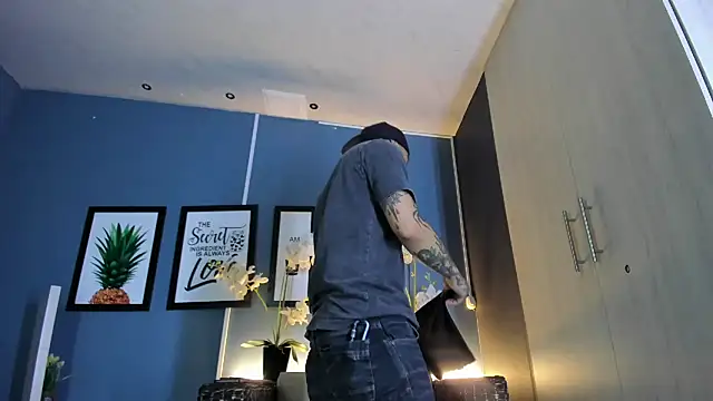 Snapshot of kaletattoo chatting on 09-12-25, 11:21 kaletattoo online show from 09-12-25, 11:21