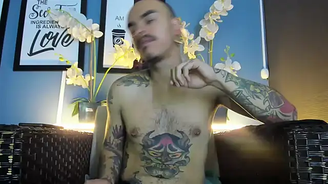 Snapshot of kaletattoo chatting on 09-15-25, 11:54 kaletattoo online show from 09-15-25, 11:54