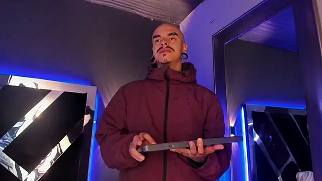 Snapshot of kaletattoo chatting on 09-17-25, 11:01 kaletattoo online show from 09-17-25, 11:01