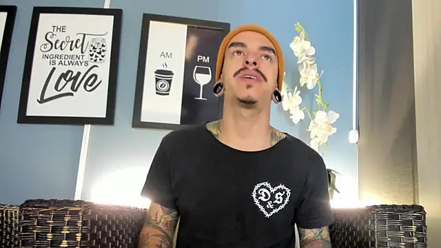 Snapshot of kaletattoo chatting on 09-22-25, 11:01 kaletattoo online show from 09-22-25, 11:01