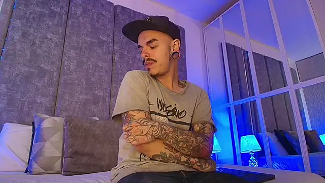 Snapshot of kaletattoo chatting on 10-01-25, 11:38 kaletattoo online show from 10-01-25, 11:38