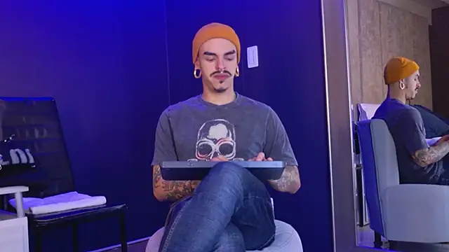 Snapshot of kaletattoo chatting on 10-08-25, 11:08 kaletattoo online show from 10-08-25, 11:08