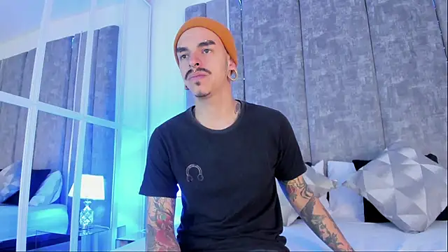 Snapshot of kaletattoo chatting on 10-09-25, 11:08 kaletattoo online show from 10-09-25, 11:08