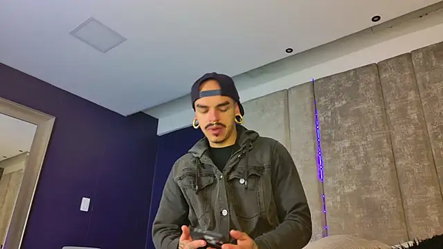 Snapshot of kaletattoo chatting on 10-13-25, 10:59 kaletattoo online show from 10-13-25, 10:59