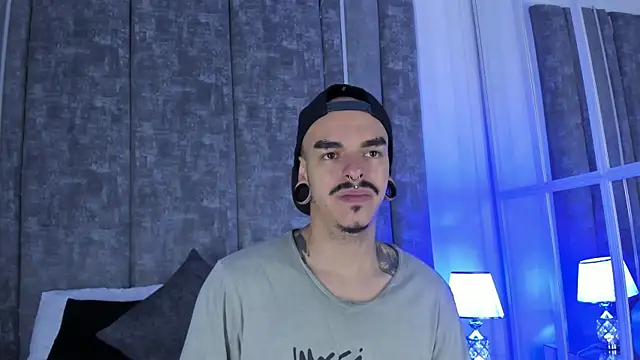 Snapshot of kaletattoo chatting on 10-21-25, 11:33 kaletattoo online show from 10-21-25, 11:33