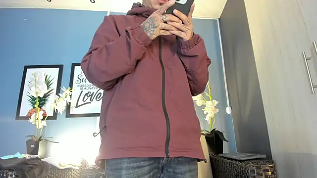 Snapshot of kaletattoo chatting on 10-23-25, 10:58 kaletattoo online show from 10-23-25, 10:58