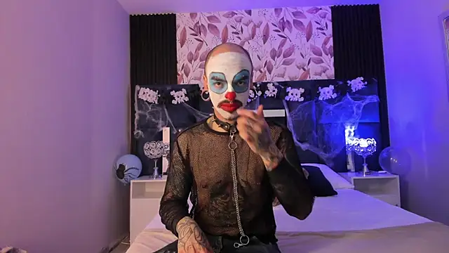 Snapshot of kaletattoo chatting on 10-31-25, 11:33 kaletattoo online show from 10-31-25, 11:33