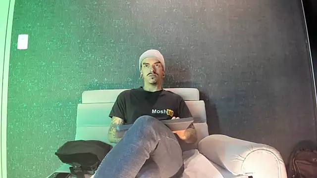 Snapshot of kaletattoo chatting on 11-04-25, 11:20 kaletattoo online show from 11-04-25, 11:20