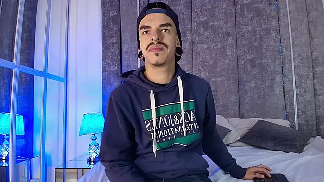 Snapshot of kaletattoo chatting on 11-14-25, 11:20 kaletattoo online show from 11-14-25, 11:20