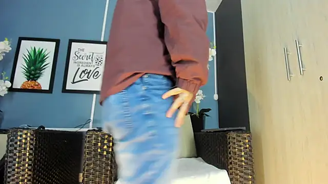 Snapshot of kaletattoo chatting on 11-18-25, 11:03 kaletattoo online show from 11-18-25, 11:03