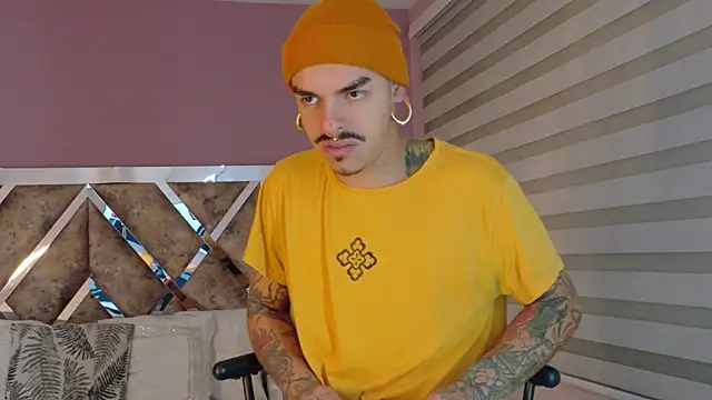 Snapshot of kaletattoo chatting on 11-21-25, 11:09 kaletattoo online show from 11-21-25, 11:09