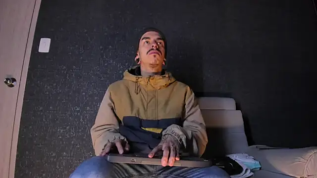 Snapshot of kaletattoo chatting on 11-29-25, 11:13 kaletattoo online show from 11-29-25, 11:13