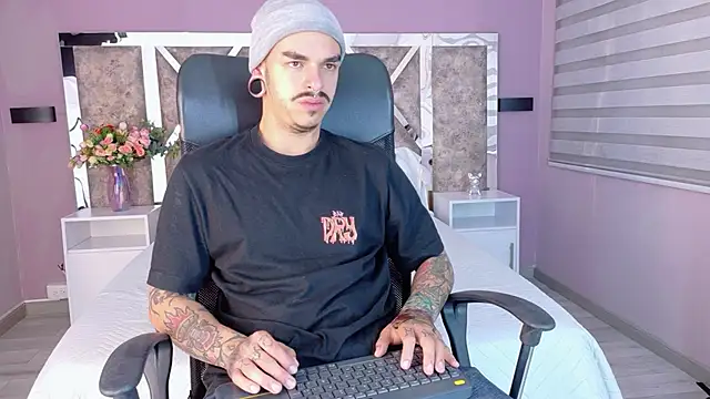 Snapshot of kaletattoo chatting on 12-04-25, 11:08 kaletattoo online show from 12-04-25, 11:08