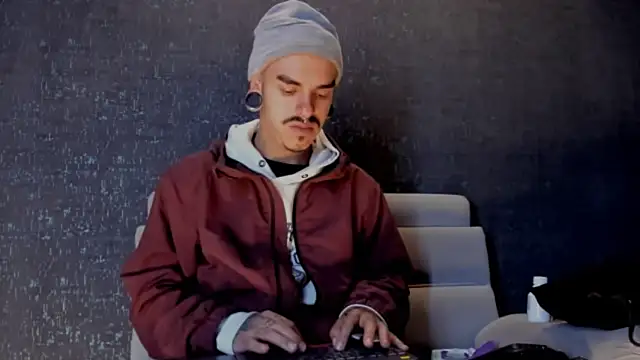 Snapshot of kaletattoo chatting on 12-05-25, 11:08 kaletattoo online show from 12-05-25, 11:08