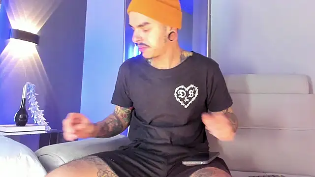 Snapshot of kaletattoo chatting on 12-14-25, 11:48 kaletattoo online show from 12-14-25, 11:48