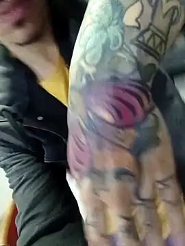 Snapshot of kaletattoo chatting on 12-16-25, 10:09 kaletattoo online show from 12-16-25, 10:09