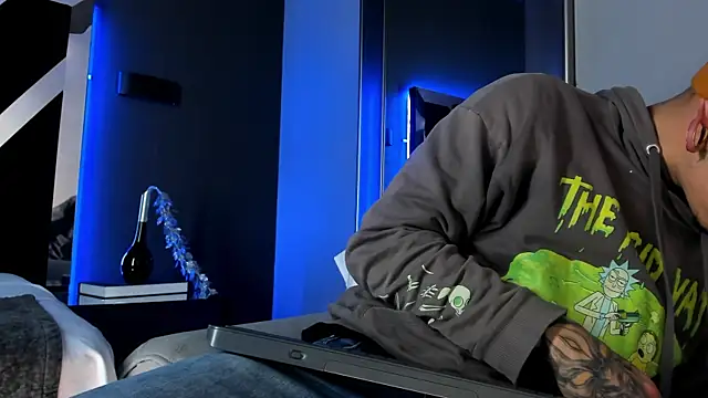 Snapshot of kaletattoo chatting on 12-18-25, 11:05 kaletattoo online show from 12-18-25, 11:05