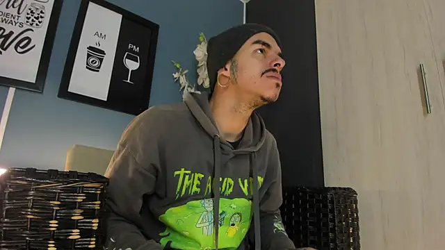 Snapshot of kaletattoo chatting on 12-19-25, 11:39 kaletattoo online show from 12-19-25, 11:39