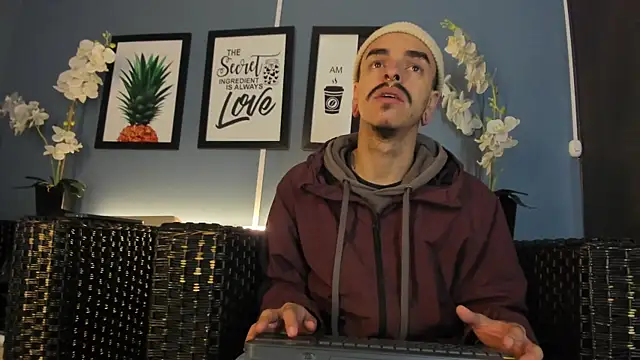 Snapshot of kaletattoo chatting on 12-20-25, 11:17 kaletattoo online show from 12-20-25, 11:17