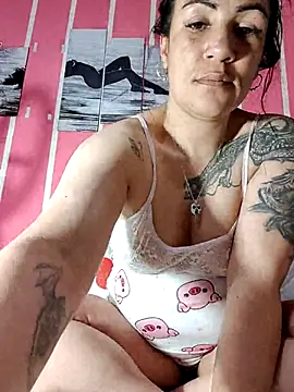 Snapshot of annyevans_1 chatting on 11-23-25, 04:40 annyevans 1 online show from 11-23-25, 04:40