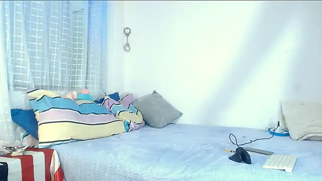 Snapshot of annyevans_1 chatting on 12-04-25, 06:49 annyevans 1 online show from 12-04-25, 06:49