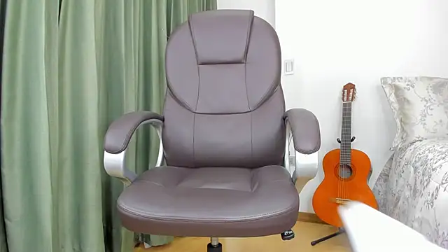 Snapshot of Tombarden chatting on 02-13-25, 10:11 Tombarden online show from 02-13-25, 10:11