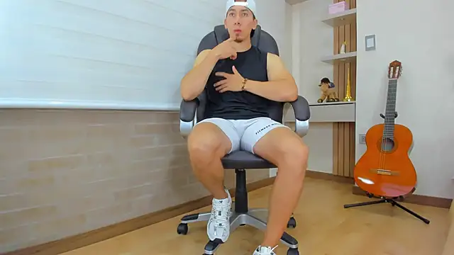 Snapshot of Tombarden chatting on 09-24-25, 10:13 Tombarden online show from 09-24-25, 10:13