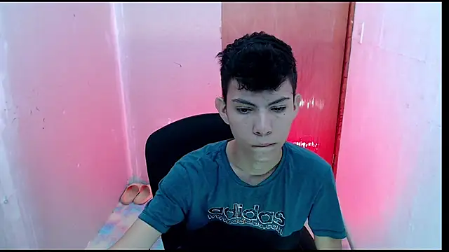 Snapshot of Alexxx_lov chatting on 01-29-25, 01:07 Alexxx lov online show from 01-29-25, 01:07