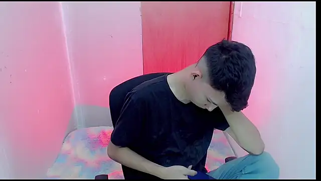 Snapshot of Alexxx_lov chatting on 02-04-25, 12:33 Alexxx lov online show from 02-04-25, 12:33