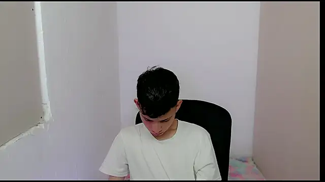 Snapshot of Alexxx_lov chatting on 02-28-25, 12:31 Alexxx lov online show from 02-28-25, 12:31