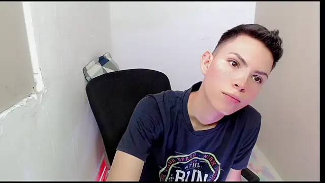 Snapshot of Alexxx_lov chatting on 03-20-25, 12:43 Alexxx lov online show from 03-20-25, 12:43