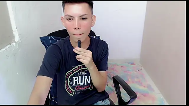 Snapshot of Alexxx_lov chatting on 03-20-25, 06:53 Alexxx lov online show from 03-20-25, 06:53