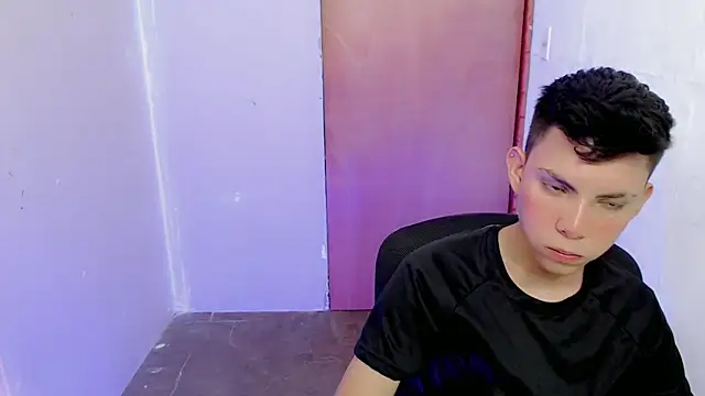 Snapshot of Alexxx_lov chatting on 09-12-25, 01:00 Alexxx lov online show from 09-12-25, 01:00