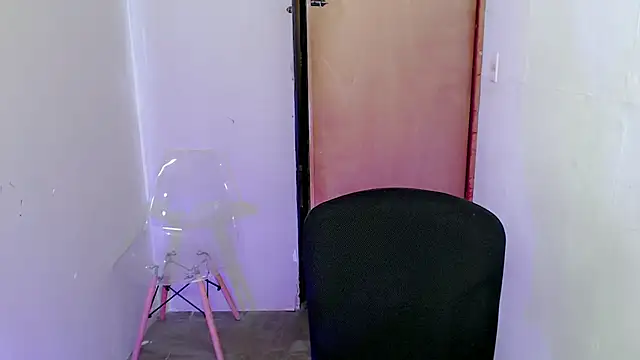 Snapshot of Alexxx_lov chatting on 09-17-25, 01:02 Alexxx lov online show from 09-17-25, 01:02