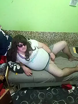 Snapshot of Adrianka chatting on 06-24-26, 02:43 Adrianka online show from 06-24-26, 02:43