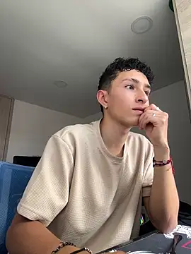 Snapshot of iKrofur chatting on 01-29-25, 06:28 iKrofur online show from 01-29-25, 06:28