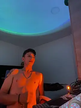 Snapshot of iKrofur chatting on 01-31-25, 04:58 iKrofur online show from 01-31-25, 04:58