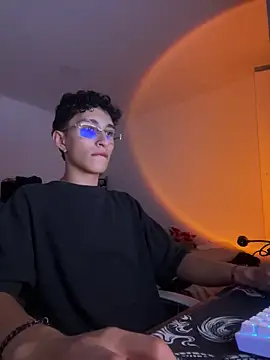 Snapshot of iKrofur chatting on 03-08-25, 04:01 iKrofur online show from 03-08-25, 04:01