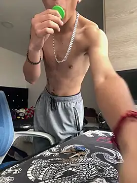 Snapshot of iKrofur chatting on 03-20-25, 05:15 iKrofur online show from 03-20-25, 05:15