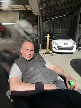 Snapshot of justeqqun chatting on 03-18-26, 11:24 justeqqun online show from 03-18-26, 11:24