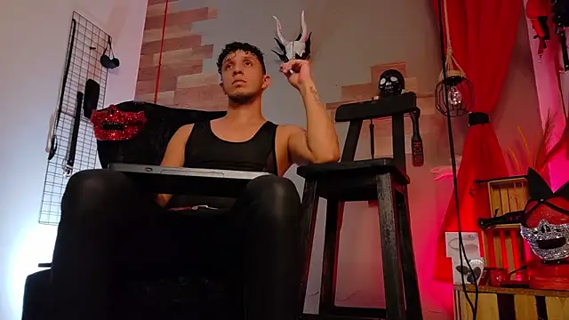 Snapshot of AngeloColleen chatting on 11-08-25, 05:01 AngeloColleen online show from 11-08-25, 05:01