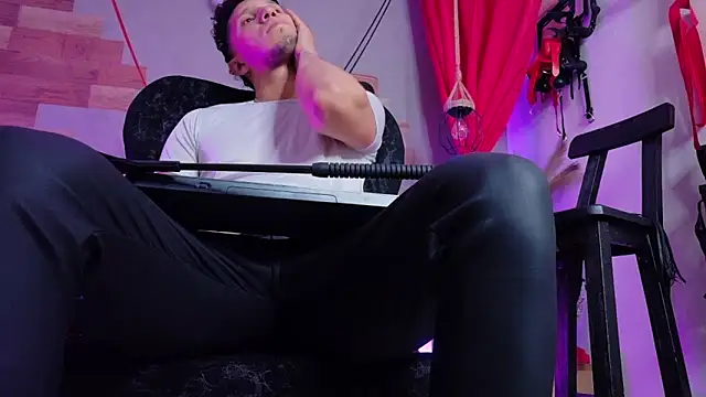 Snapshot of AngeloColleen chatting on 11-23-25, 05:35 AngeloColleen online show from 11-23-25, 05:35