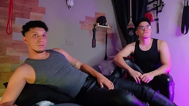 Snapshot of AngeloColleen chatting on 11-28-25, 05:26 AngeloColleen online show from 11-28-25, 05:26