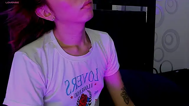 Snapshot of Nicol_TransGirl chatting on 09-23-25, 03:53 Nicol TransGirl online show from 09-23-25, 03:53