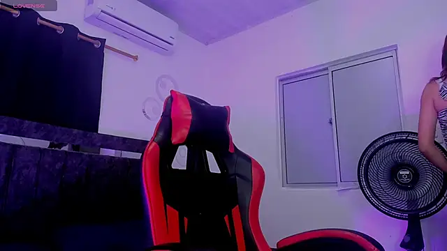 Snapshot of Nicol_TransGirl chatting on 09-25-25, 03:21 Nicol TransGirl online show from 09-25-25, 03:21