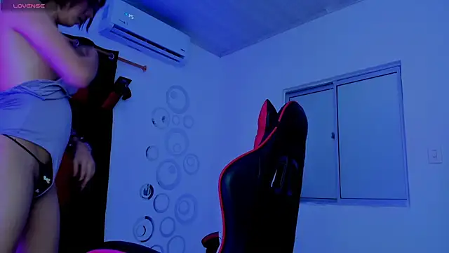 Snapshot of Nicol_TransGirl chatting on 10-07-25, 04:09 Nicol TransGirl online show from 10-07-25, 04:09