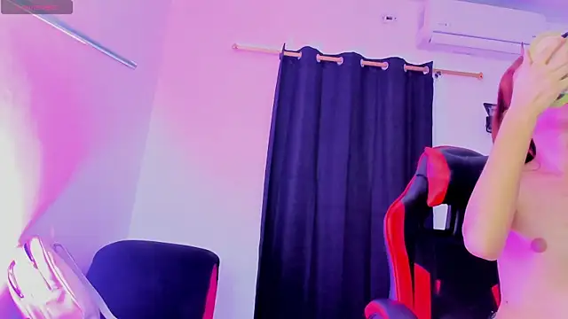 Snapshot of Nicol_TransGirl chatting on 10-10-25, 02:21 Nicol TransGirl online show from 10-10-25, 02:21