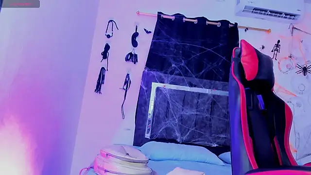 Snapshot of Nicol_TransGirl chatting on 10-28-25, 03:10 Nicol TransGirl online show from 10-28-25, 03:10